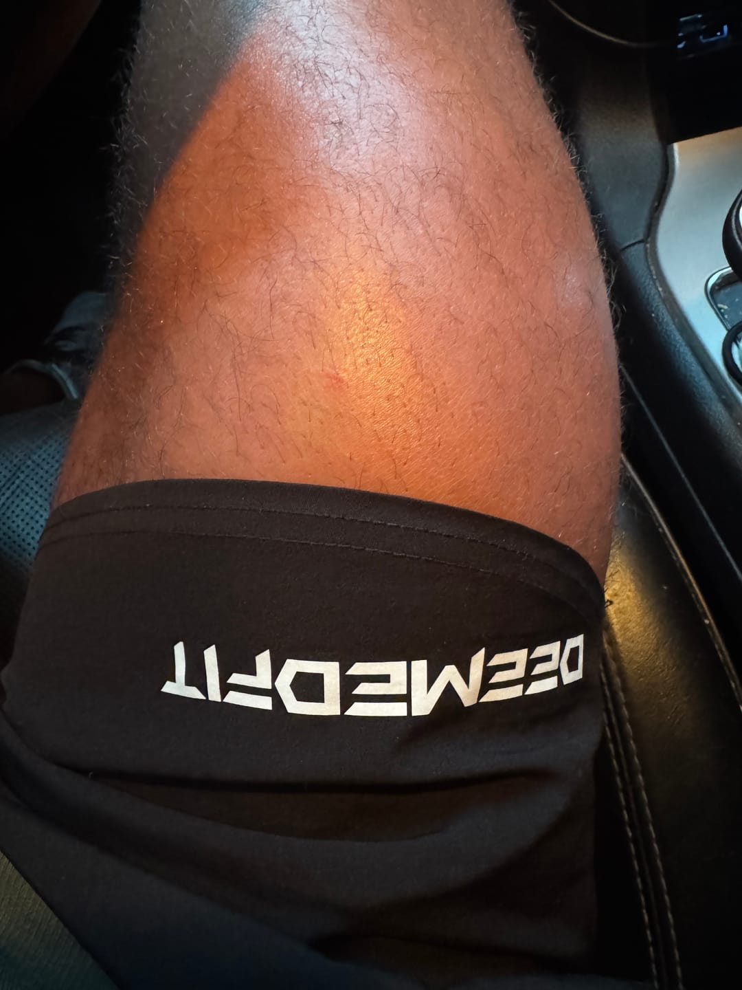 Customer photo review of Men's Gym Tee "Compellence"