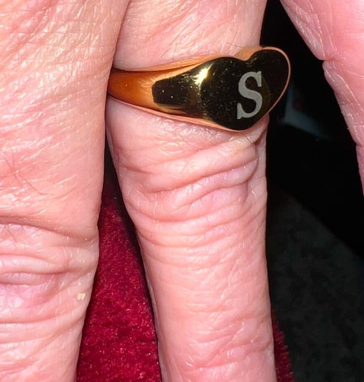 Customer photo review of Bague Initiale Personnalisée Chevalière