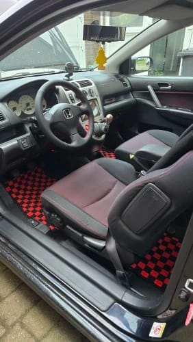 Customer photo review of Dadu Dice Checkered Car Floor Mats