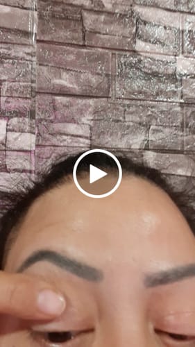 Customer video review of Suero para pestañas y cejas