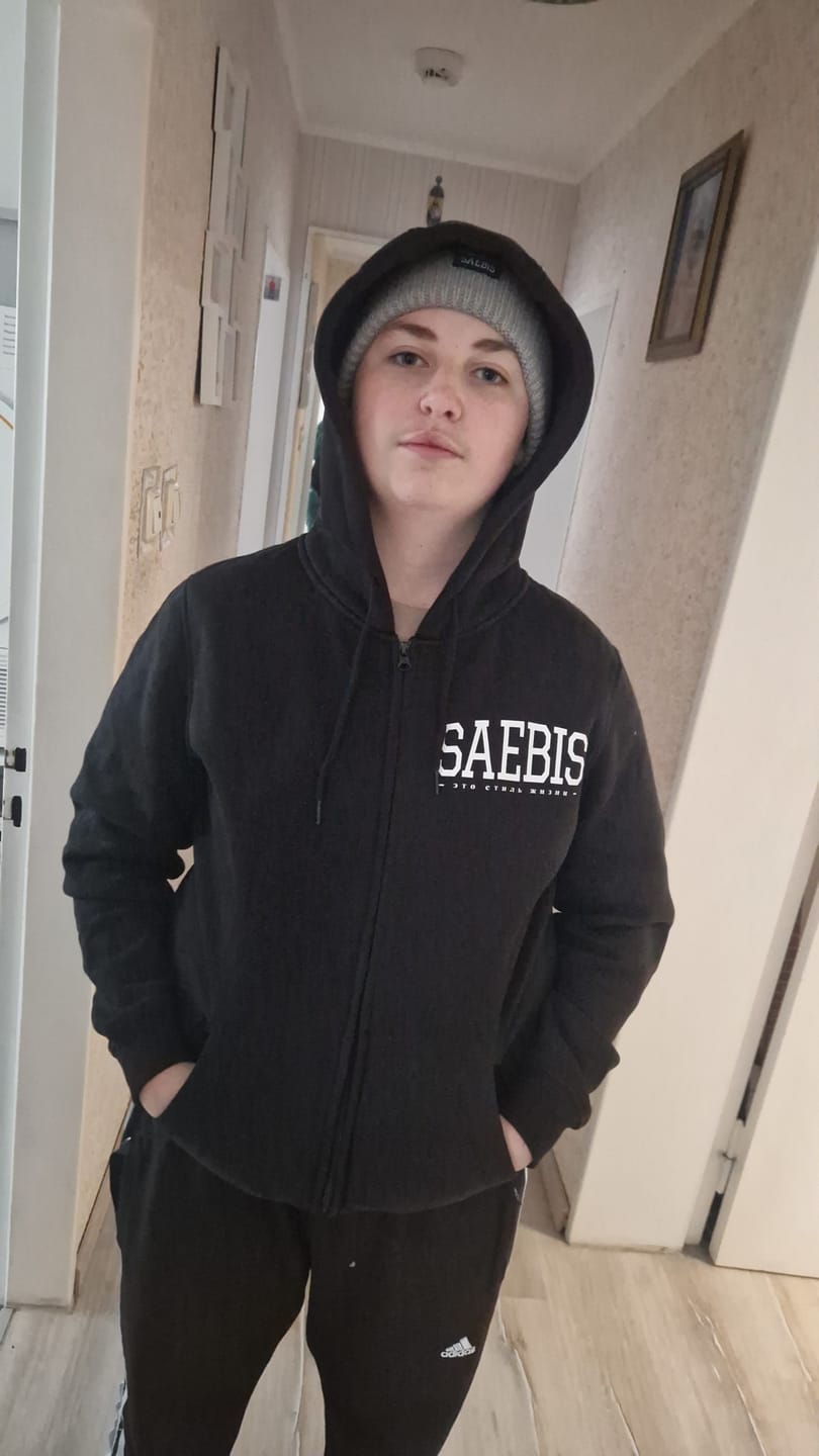 Customer photo review of SAEBIS® Herren Winter-Paket bestehend aus Ribbed Beanie | Lifestyle Zip Hoodie | Socken weiß