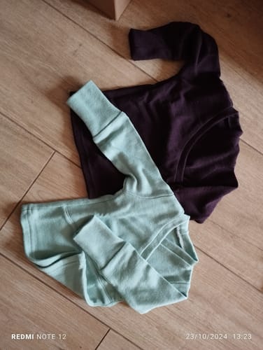 Customer photo review of Upcycling Merino Longsleeve dunkle Aubergine