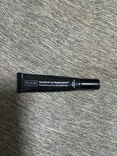 Customer photo review of REVISION ユースフルリップ（YouthFull Lip Replenisher™）