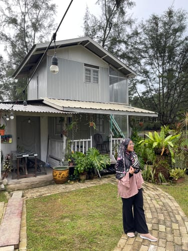 Customer photo review of Berangan Shawl (Black)