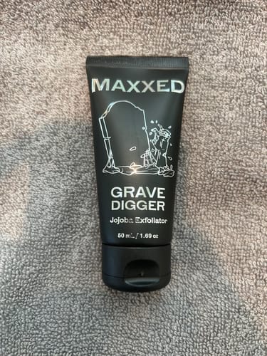 Customer photo review of Natural Jojoba Exfoliator "Grave Digger"