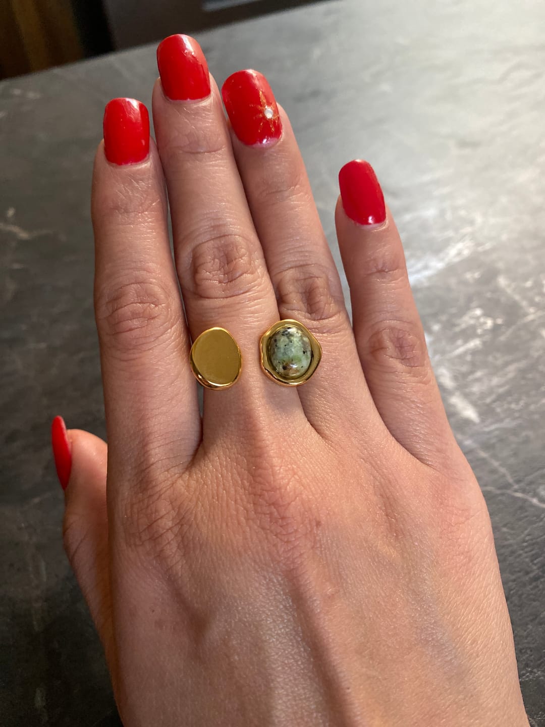 Customer photo review of Anillo Ajustable Theia