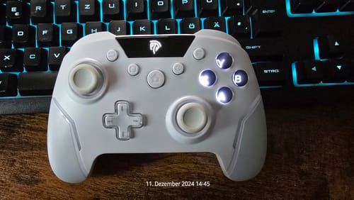 Customer photo review of EasySMX® X20 Multiplatform Gaming Controller with Trigger Lock And Hall Effect Sensors