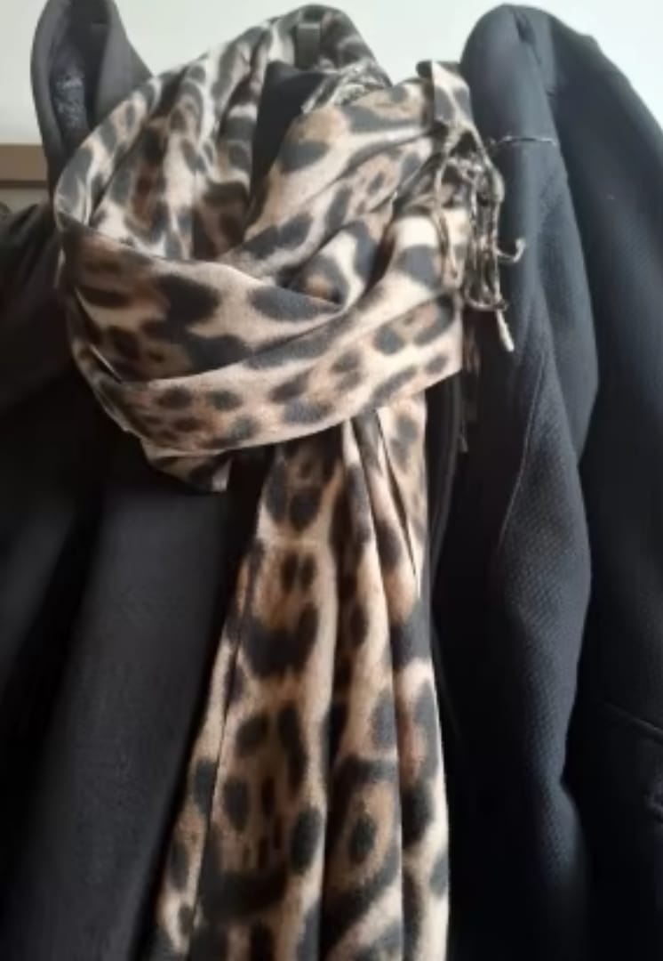 Customer photo review of Trendy XL Leopardenmuster Wollschal - Sophia