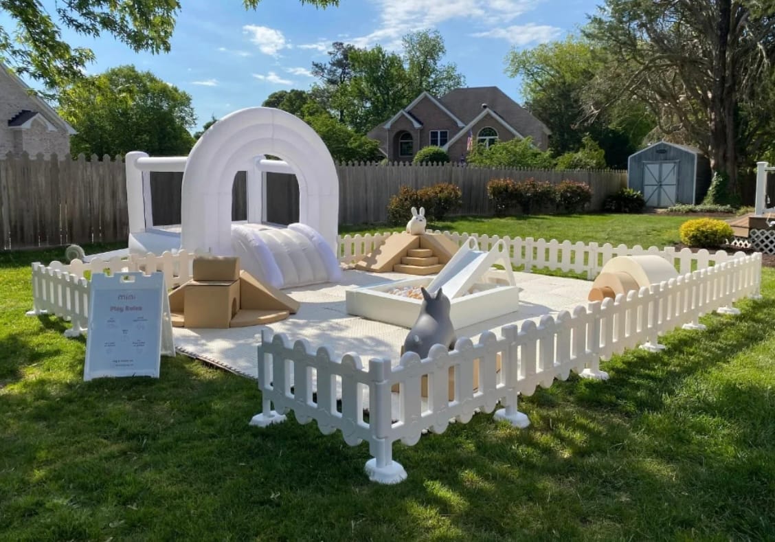 Customer photo review of Area 10ft x 10ft Plastic Gate and Fences