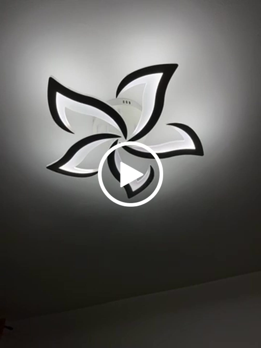 Customer video review of Lustra LED NARCISSE Telecomanda Echivalent 500W