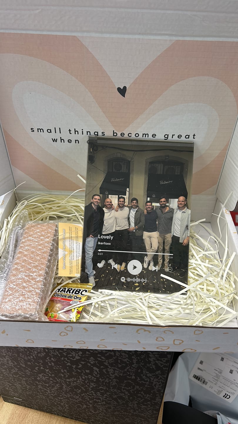 Customer photo review of Lâmpada Spotify Player Personalizável c/ Fotografia Completa
