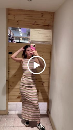 Customer video review of Vestido Largo Metalizado Pink