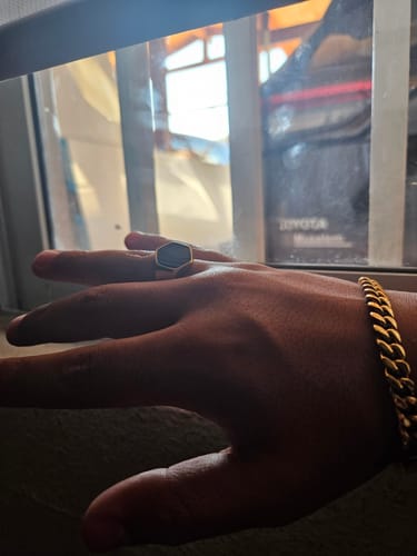 Reseña con foto de un cliente sobre Anillo Classic Onyx Oro