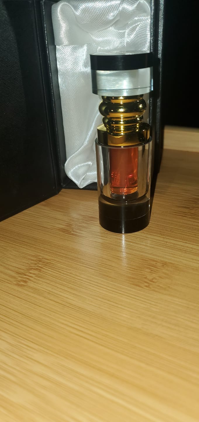 Customer photo review of Amber Oud Wood