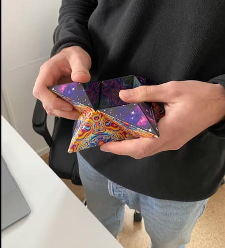 世田谷 元. review of ストレス解消マグネットキューブ image 1 out of 1