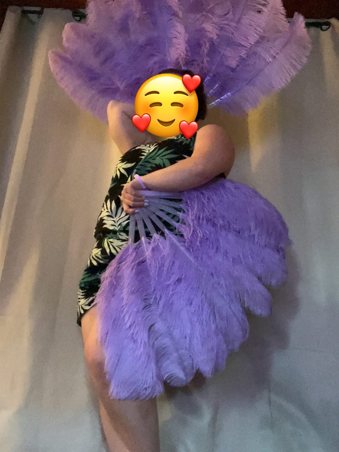 Customer photo review of A pair aqua violet Single layer Ostrich Feather fan 24"x 41" with leather travel Bag