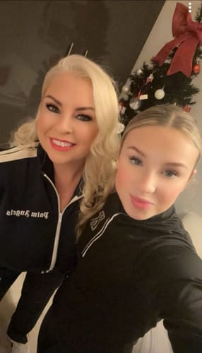 Customer photo review of 0.25 Flat Split Tip Cashmere Eyelash Extensions (16 lines)