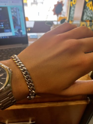 Reseña con foto de un cliente sobre Pulsera Cuban 8mm