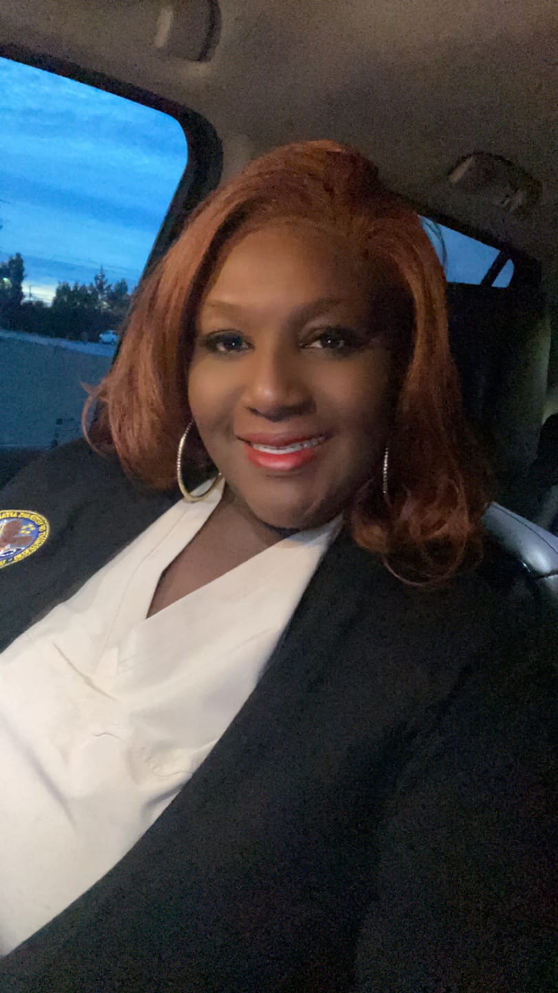 Customer photo review of Outre Melted Hairline Glueless HD Lace Front Wig - PRIMROSE