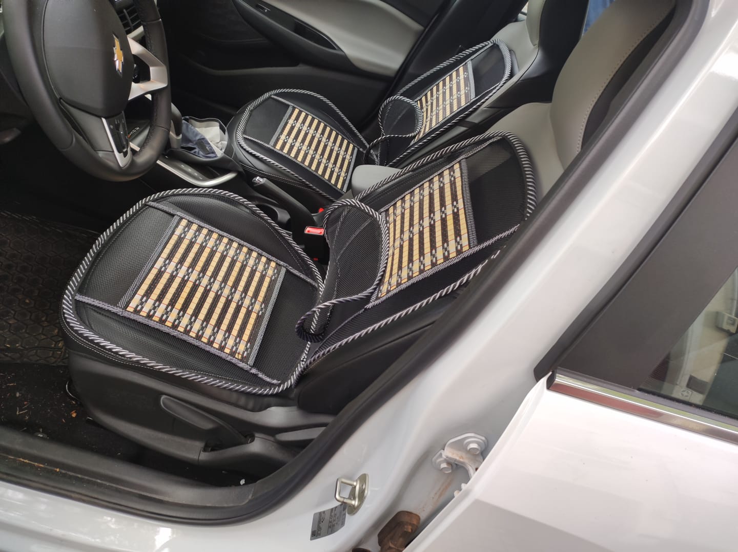 Customer photo review of Respaldo Ergonómico de Bambú para Coche