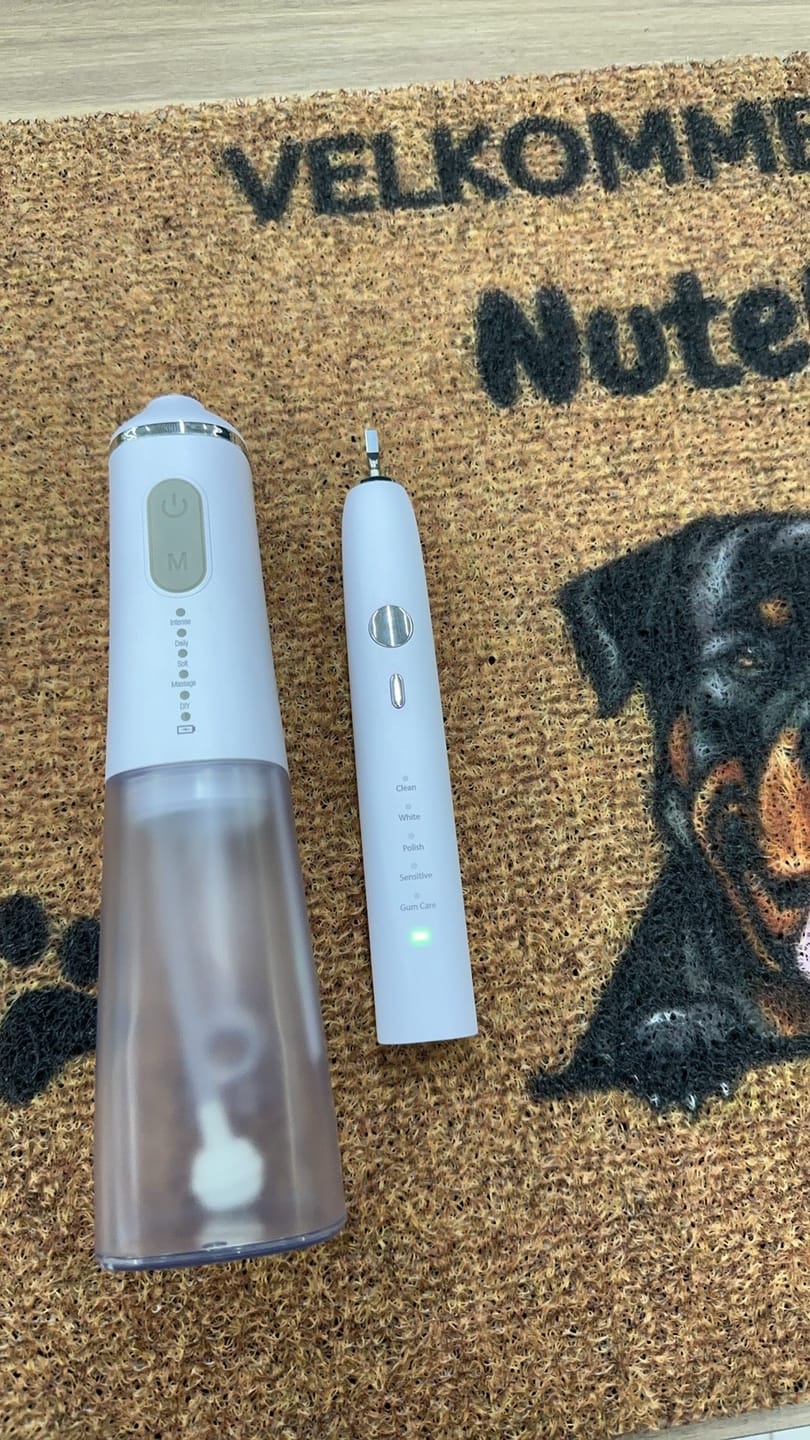 Customer photo review of Snow Smile® Sonic sähköhammasharja ja vesi-flosseri yhdistelmänä