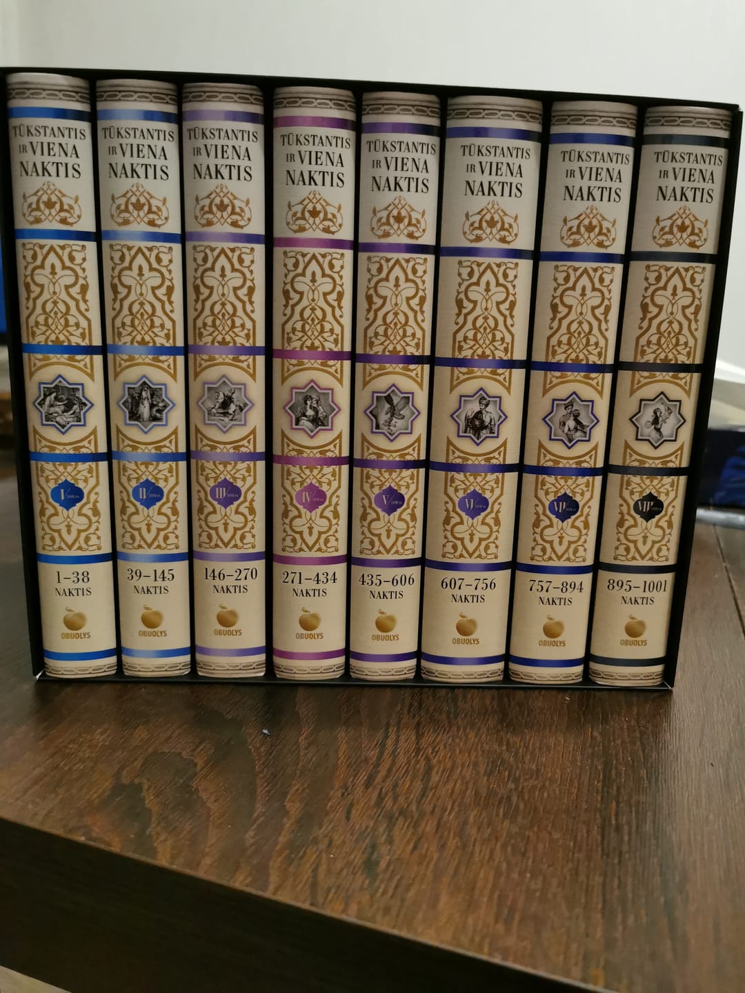 Customer photo review of Tūkstantis ir viena naktis: kolekcinis 8 tomų leidimas su iliustracijomis + dėžė!
