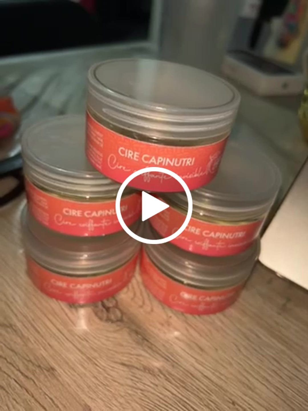Customer video review of Cire coiffante CAPINUTRI naturelle nourrissante sans résidus ni trace blanche