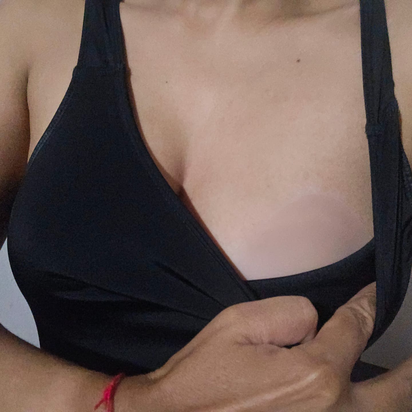 Customer photo review of Angle My Way - Cubre Pezones Triangulares de Silicona Reutilizables