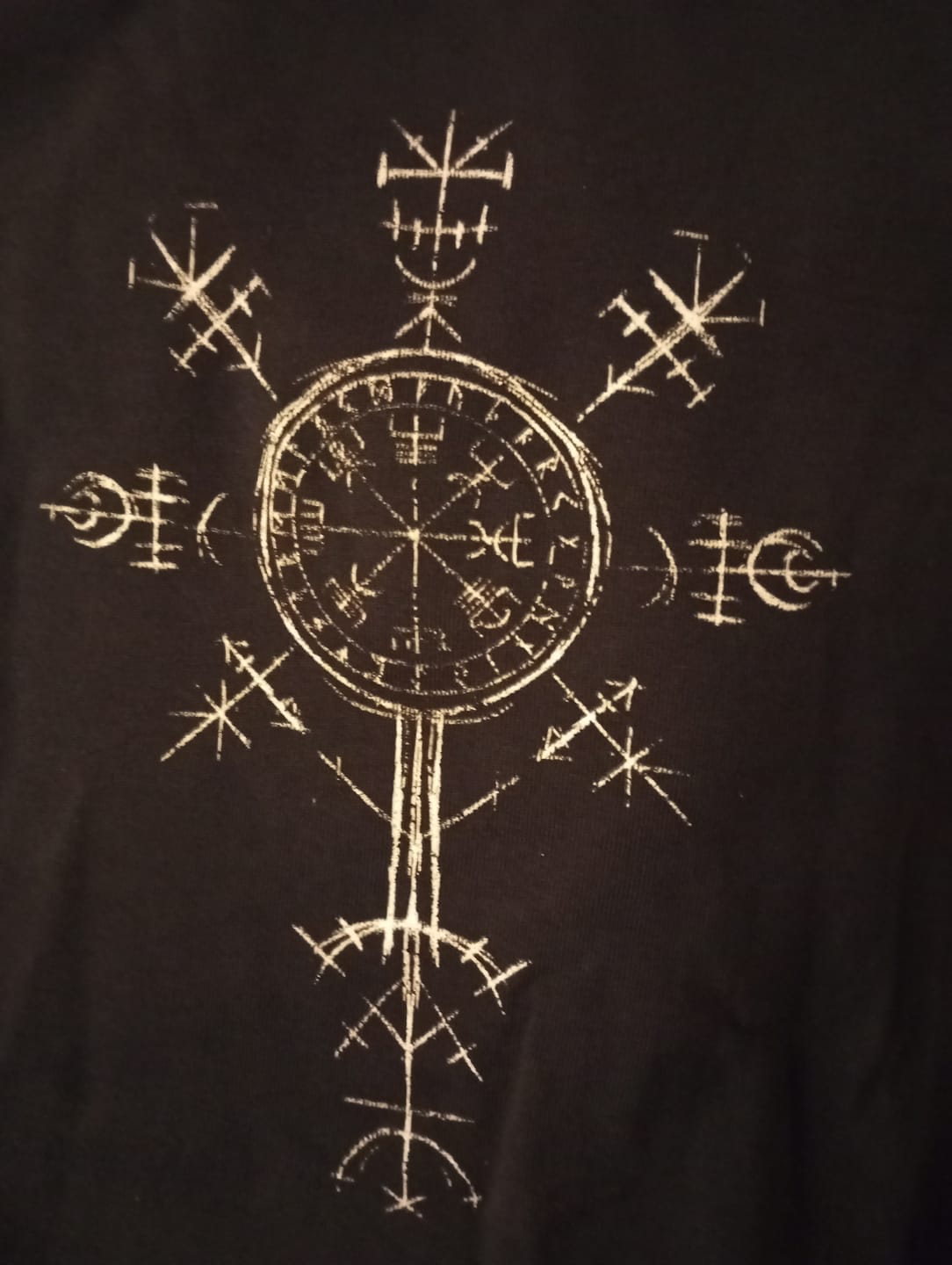 Customer photo review of Wikinger Heavy Hoodie "Vegvísir Nordischer Kompass" Leite Deinen Weg
