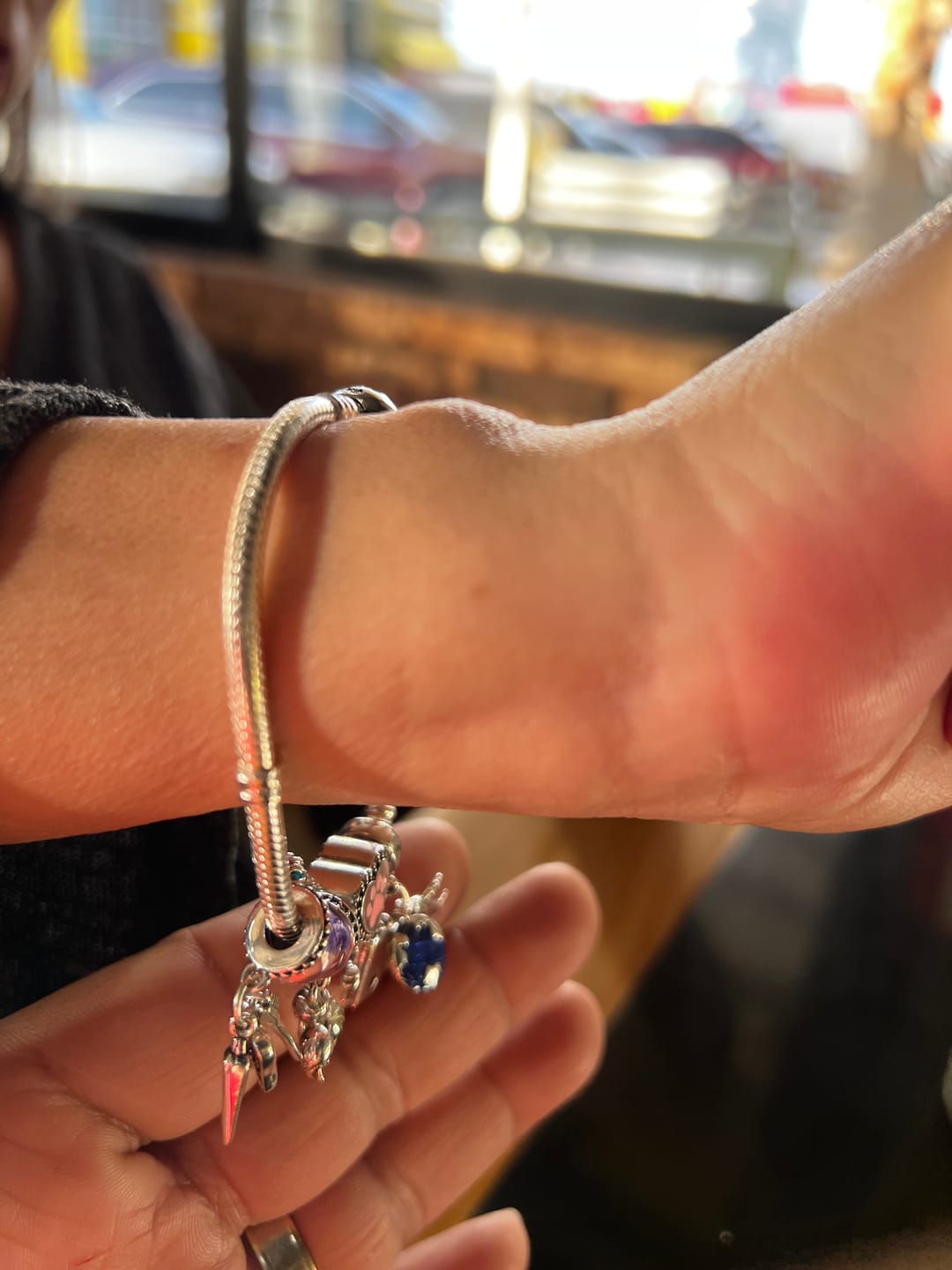 Customer photo review of Pulsera Huella de Perrito Diamantes