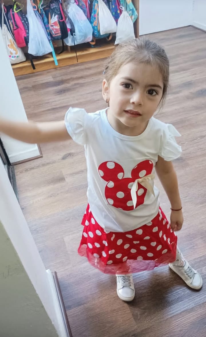 Customer photo review of Conjunto falda Minnie niña