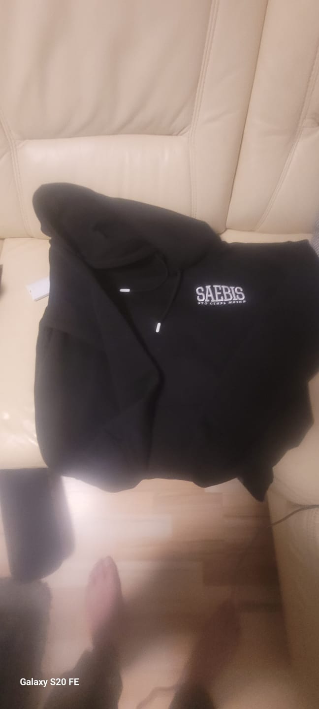 Customer photo review of Lifestyle Herren Hoodie schwarz mit Stickerei by SAEBIS®