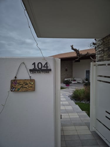 Customer photo review of Numero civico e testo sagomato modello Line 02 Alluminio