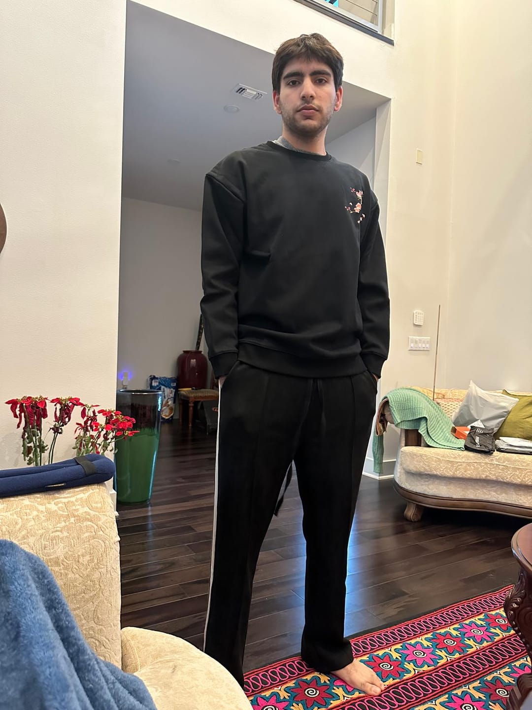 Customer photo review of Sutorai Loose Pants