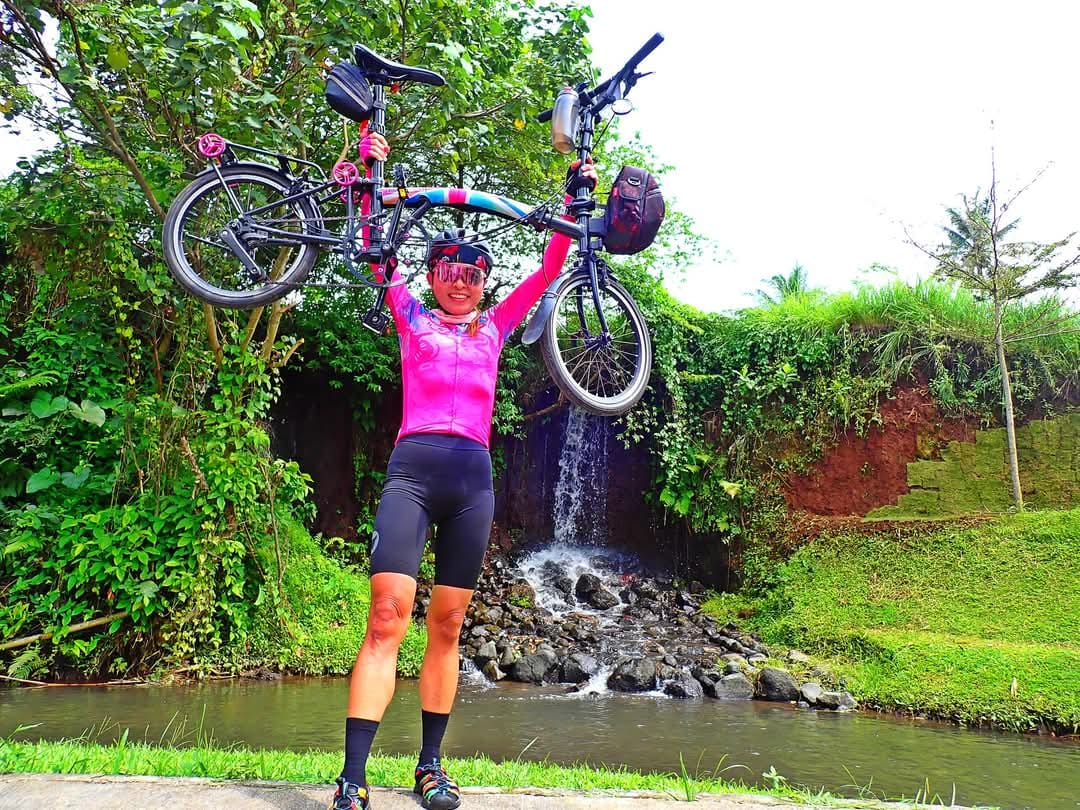 Customer photo review of REVO Kapvoe X63 Photochromic Sunglasses for Women