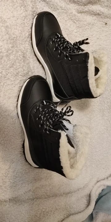 Customer photo review of Sequined Snow Boots Platform Ankle Waterproof Non-Slip Plush-Lined — Black | KIMLUD