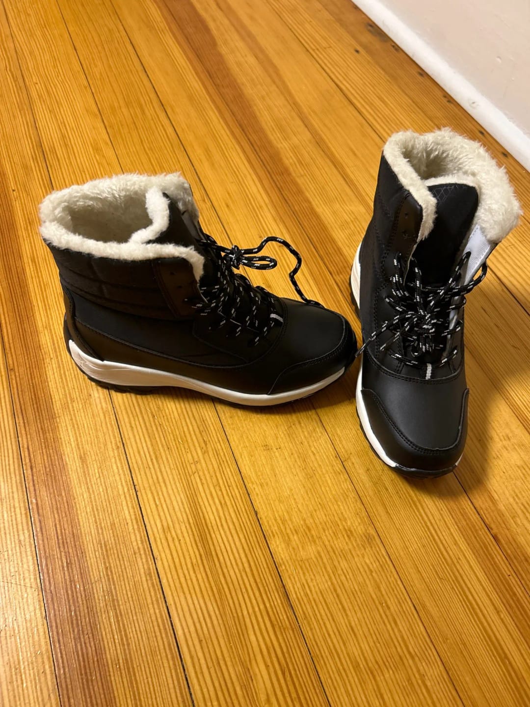 Customer photo review of Sequined Snow Boots Platform Ankle Waterproof Non-Slip Plush-Lined — Black | KIMLUD