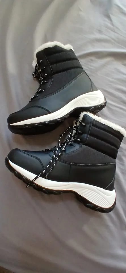 Customer photo review of Sequined Snow Boots Platform Ankle Waterproof Non-Slip Plush-Lined — Black | KIMLUD