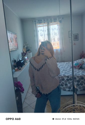 Customer photo review of Maglione Intreccio oversize con scollo a V - beige