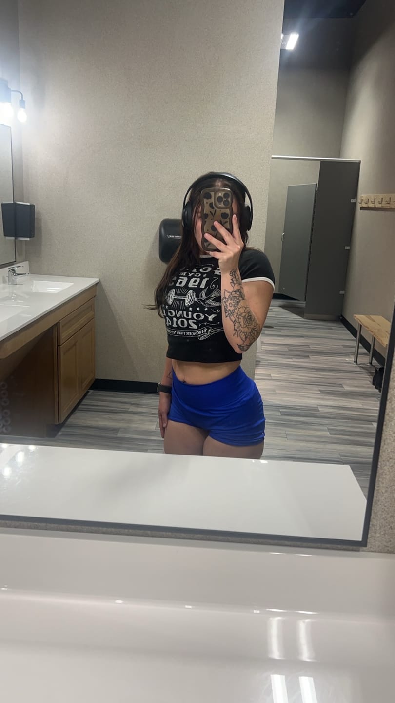 Customer photo review of W471 Gold's Gym Ringer Baby Tee
