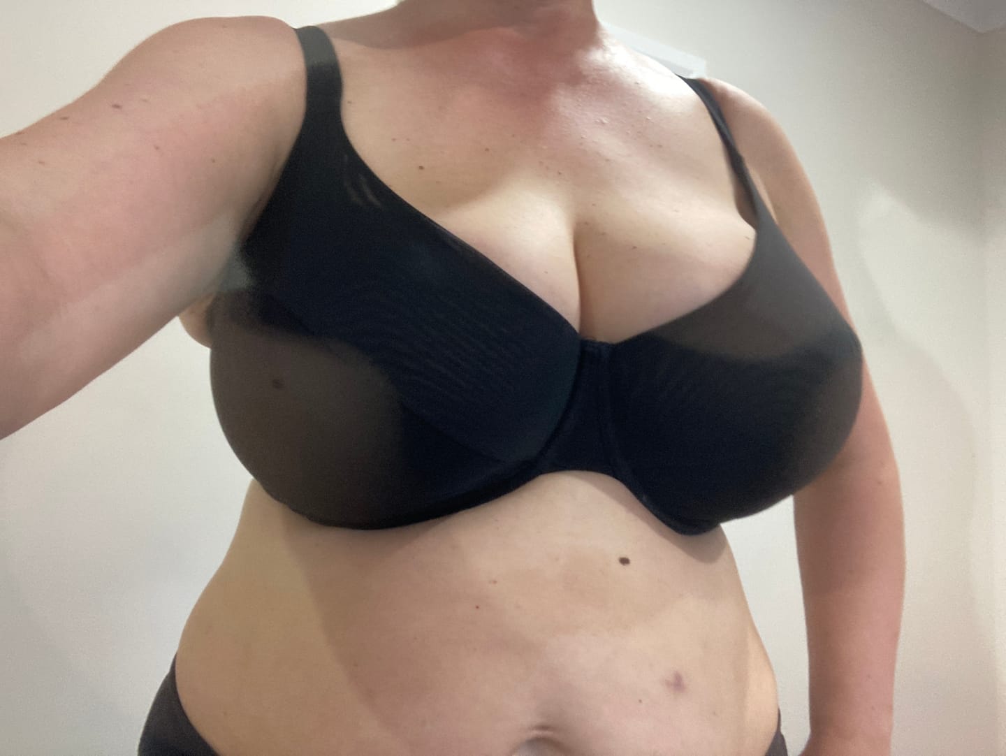 Customer photo review of BUSTY BASICS PLUNGE BRA - BLACK