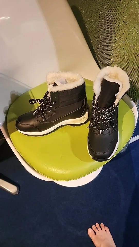 Customer photo review of Sequined Snow Boots Platform Ankle Waterproof Non-Slip Plush-Lined — Black | KIMLUD