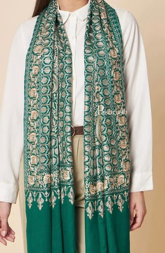 Customer photo review of Pashtush Womens Fine Wool Stole, Nalki Embroidery With Paisleys Design, Bottle Green