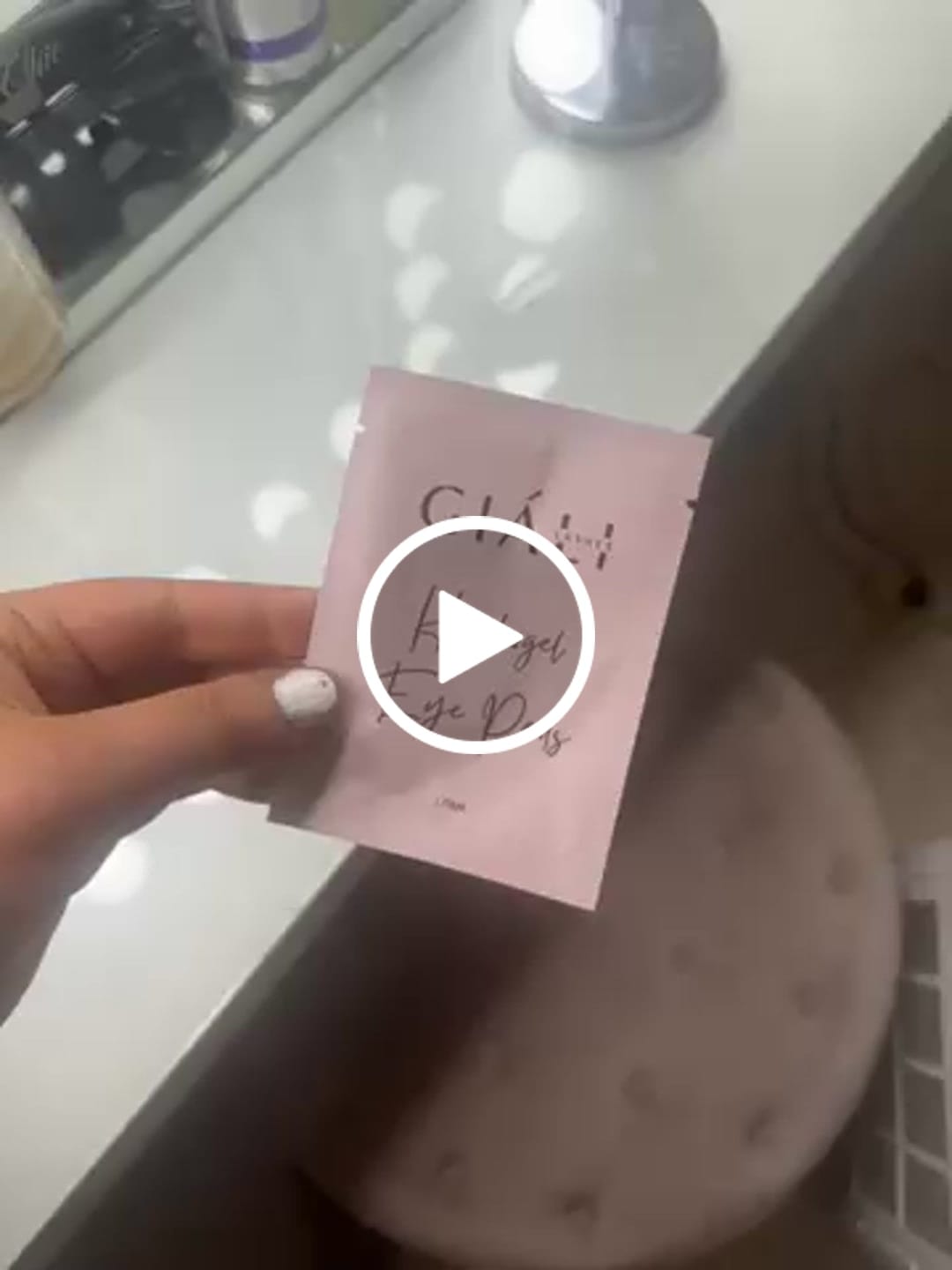 Customer video review of Giáli Lashes Hydrogel Eye Pads