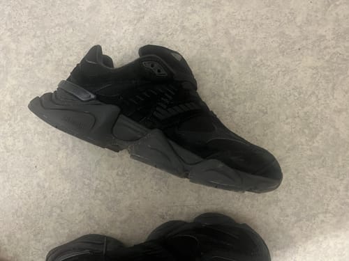 Customer photo review of New Balance 9060 TRIPLE BLACK