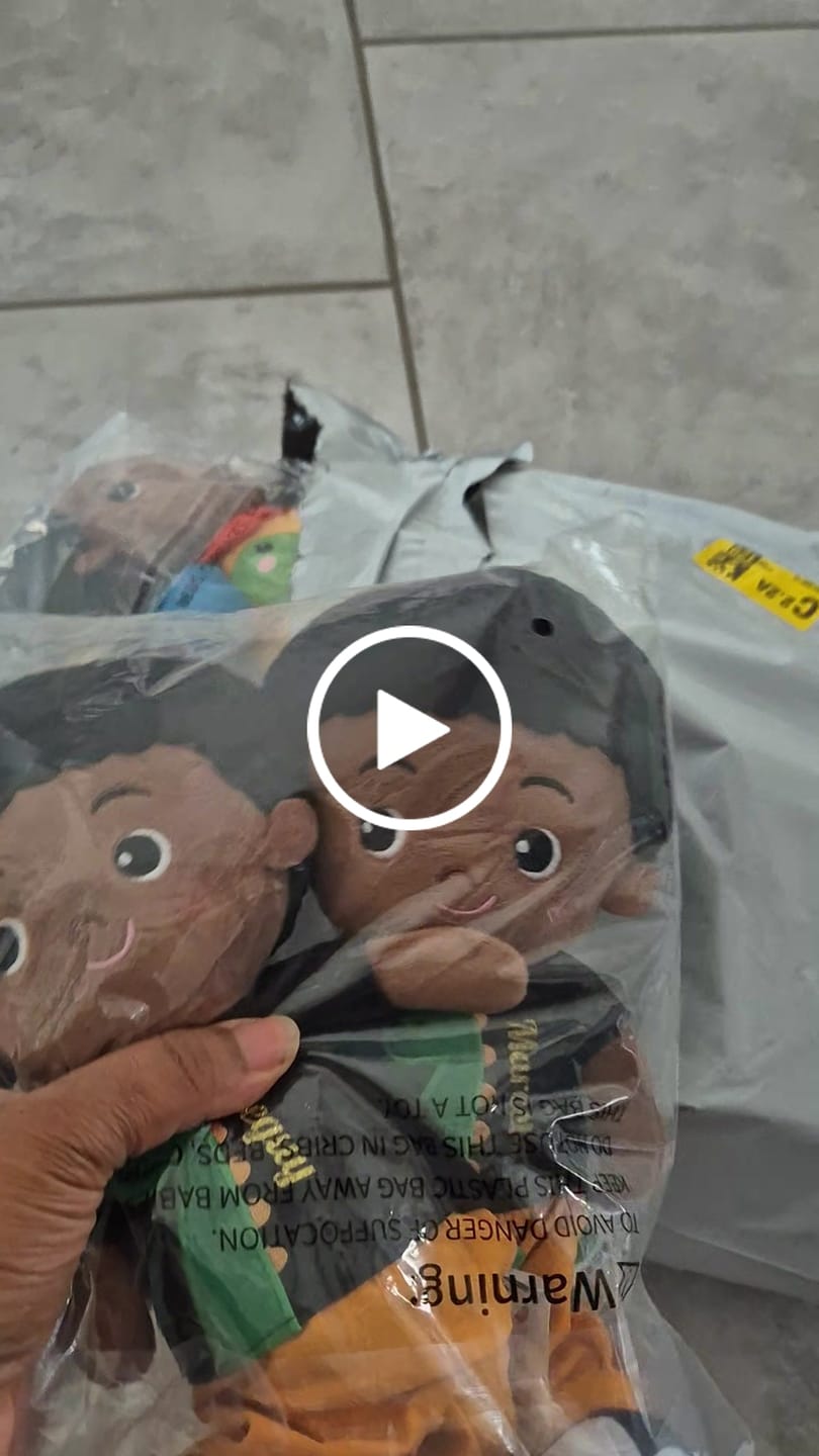 Customer video review of Mini Rose Teint Foncé Personnalisée Poupée en Peluche