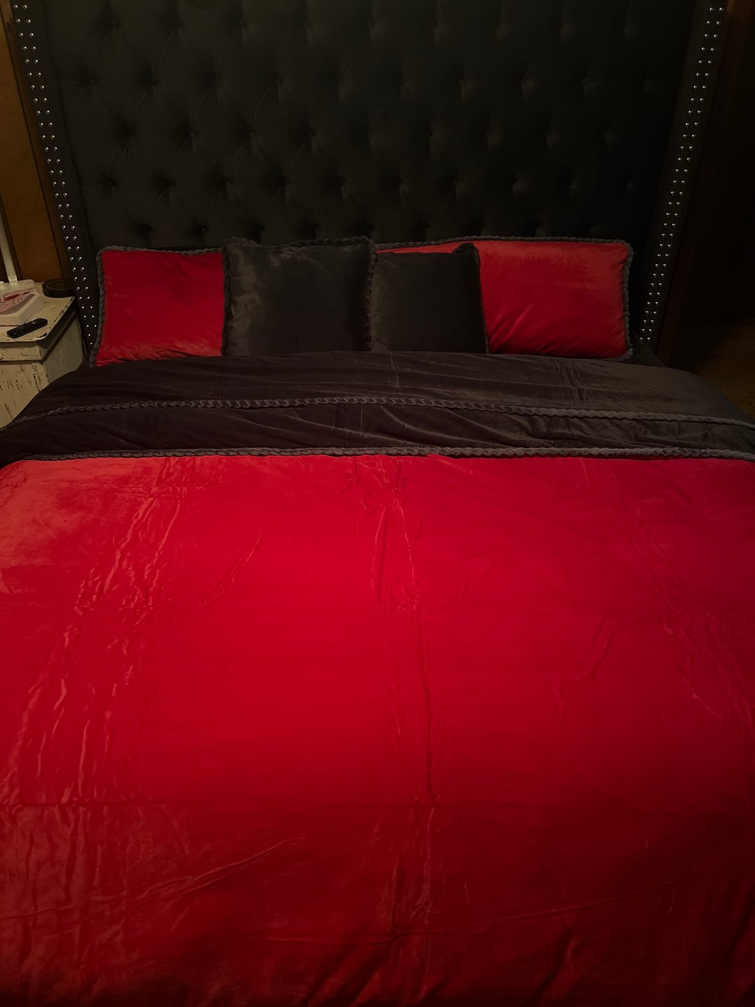 Customer photo review of Amorgos Fine Velvet Bedding Set