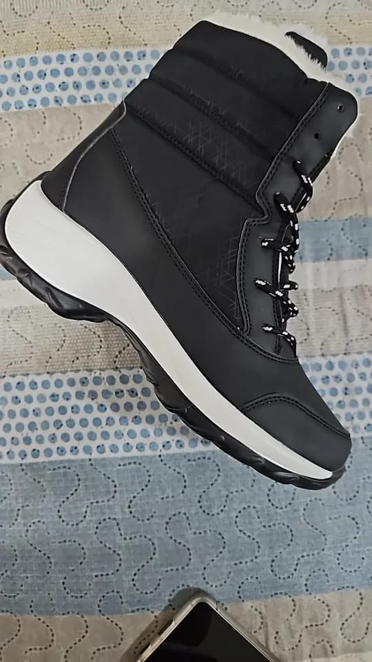 Customer photo review of Sequined Snow Boots Platform Ankle Waterproof Non-Slip Plush-Lined — Black | KIMLUD