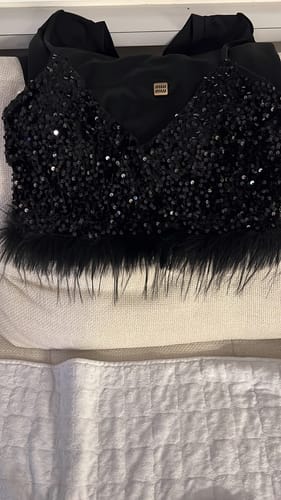 Customer photo review of Modisches, einfarbiges kleid mit pailletten und federn im patchwork-stil