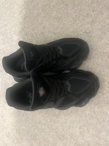 Customer photo review of New Balance 9060 TRIPLE BLACK